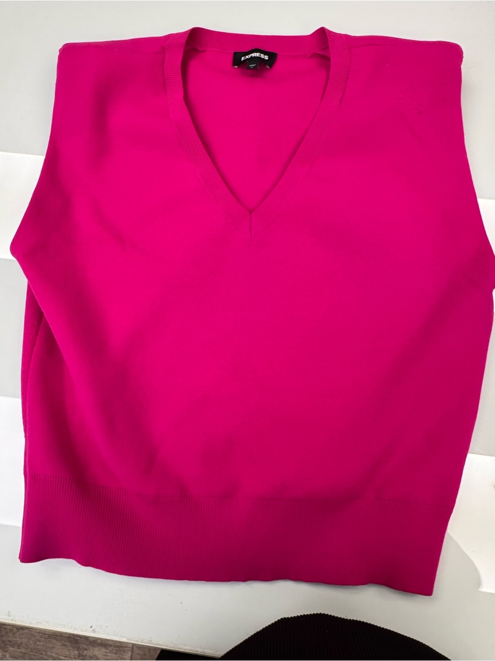 Express Sleeveless V-Neck Sweater Vest - Fuchsia Pink